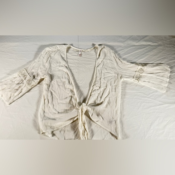 Xhilaration women’s White front tie bell sleeve Cardigan. Size medium - Picture 6 of 7
